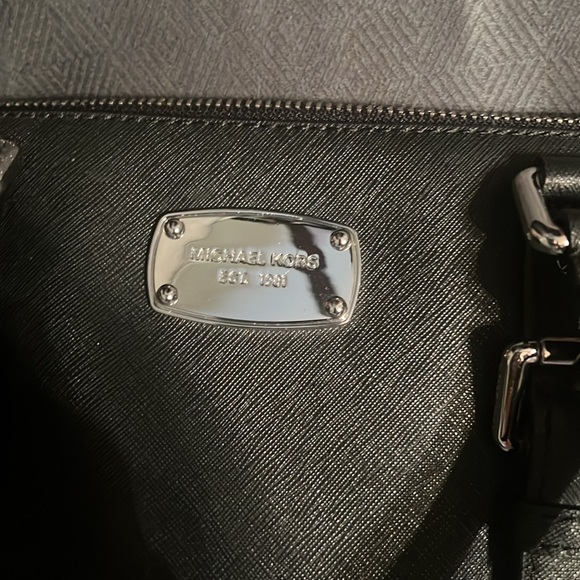 Michael Kors Saffiano NWOT, silver hardware. No call outs....